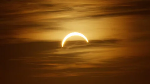 Partial Solar Eclipse Munich 2026 Telephoto Close Up 60fps ProRes 422 HQ 動画素材 342098899