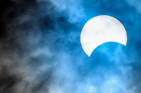 Partial Solar Eclipse Partial Solar Eclipse on a Cloudy Day 03.11.2013 Cop... Fotos Stock