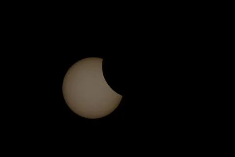 Partial Solar Eclipse in the Sky from Kollund DK in March 2025 Fotos Stock