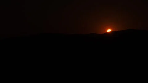 Partial Solar Eclipse at Sunset Behind Dark Mountain Horizon Vídeos de archivo 342888362
