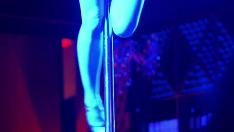 Partial view of cabaret pole dancer in a nightclub Stock Footage 337910491