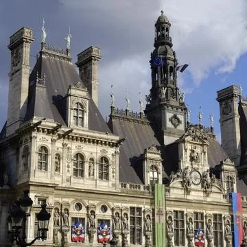 Partial view of the Paris City Hall (Hotel de Ville) in the Neo-Renaissance Stock Photos