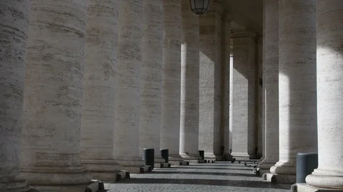 Particular of an empty colonnade of the St Peter church Video stock 128185868