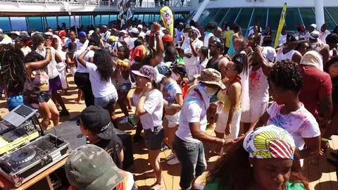 Party Dancing And Having Fun on the upper deck on a cruise ship 動画素材 105167449