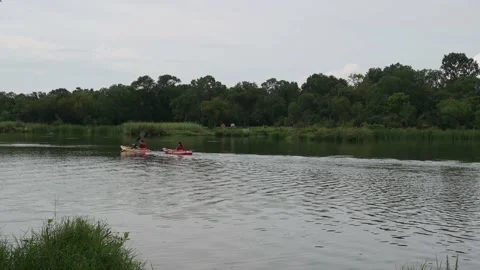 Pasadena, TX, US - August 14, 2022: Two kayaks Paddle on Armand Bayou. Stock-Footage 204963629