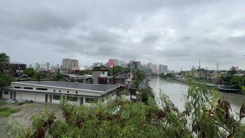 Pasig River View from Estrella-Pantaleon Bridge Makati Mandaluyong 4K 60fps Vídeos de archivo 339556424