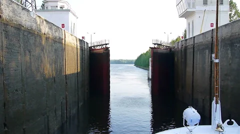 Pasinger Boat transport through lock on Volga river timelapse Stock-Footage 41687115