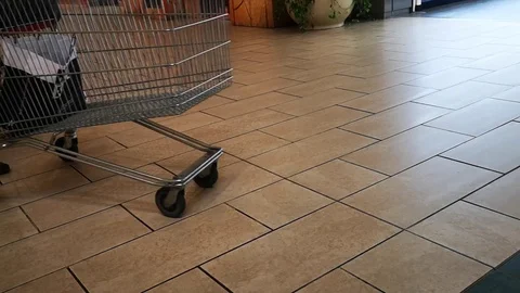 Passage with the shopping cart Video stock 101402898