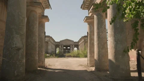 Passage through abandoned Mortuary structure in cemetery in Volgograd Vídeo Stock 291243544