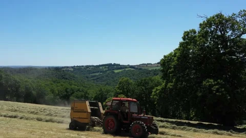 Passage of a tractor making round ballers Video stock 144484058