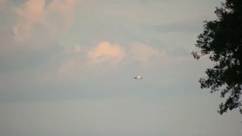 Passenger airplane approaching Stock Footage 166799584