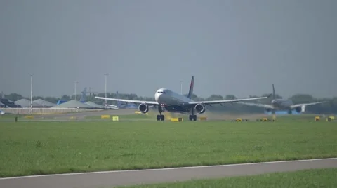 Passenger Airplane Takeoff Vídeo Stock 56644096