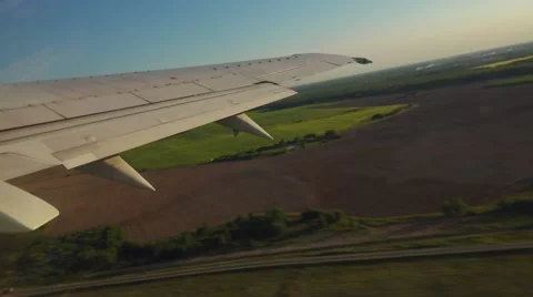 Passenger airplane taking off, view from window. Vídeo Stock 40347482