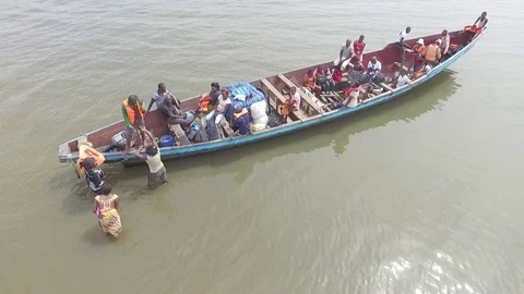 Passenger embarquing on a shuttle pirogue Video stock 81312898