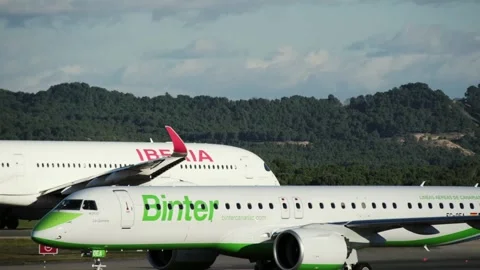 Passenger Embraer E195-E2 aircraft of Binter Canarias airlines taxing Vidéo 337069421