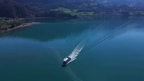 Passenger ferry approaching on alpine lake Видео 332370714