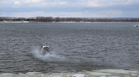 Passenger hovercraft departs from the shore Видео 61221469