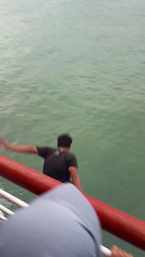 The passenger jumped into the sea Video stock 310557771