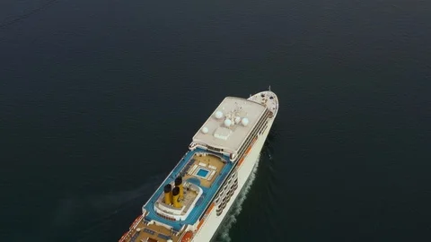 Passenger liner Costa Romantica sails from the port of Vladivostok. 库存影片 106861237