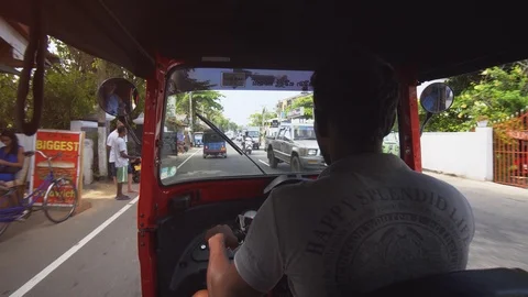 Passenger perspective of a ride in a motor rickshaw in Sri Lanka. Stockbeeldmateriaal 89571244