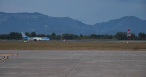 Passenger plane 4k gh5 Stock Footage 165628170