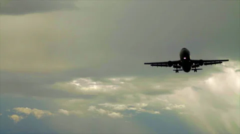 Passenger Plane Flying Overhead Видео 29158312