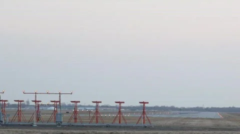 Passenger plane landing 스톡 동영상 670942