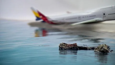 Passenger plane on map and plane crash - Foto stock