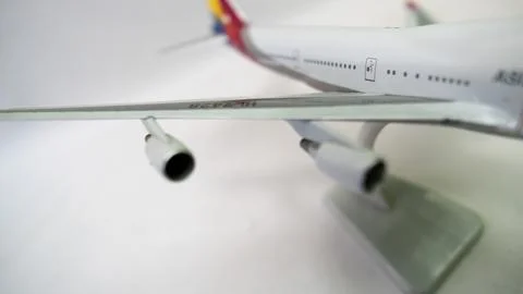 Passenger plane on map and plane crash - Foto stock