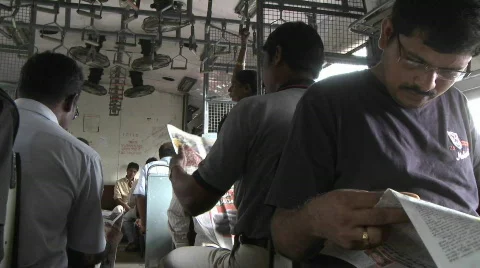 A passenger reads a newspaper while on a train journey. Vidéo 556749
