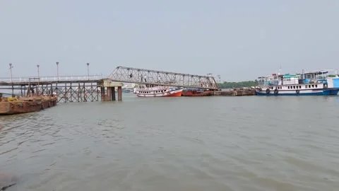 The passenger is running to catch the ferry launch howrah. Stock Footage 176879438