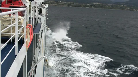 Passenger ship waves Видео 32779636