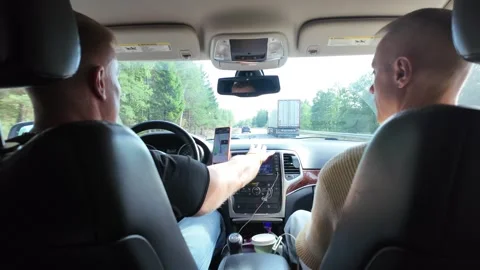Passenger-side View of Forest Road with Cup in Foreground Vidéo 347683128