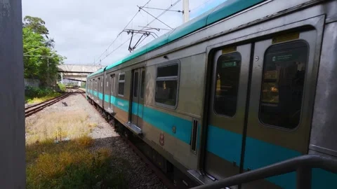 A passenger train on CPTM Line 9 Esmeralda departs from a station Stockbeeldmateriaal 320371940