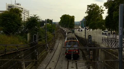 Passenger train in Paris 動画素材 71188159