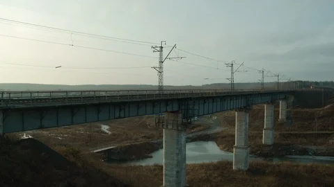 Passenger train Swallow quickly passes over the bridge over the river Video stock 123411342
