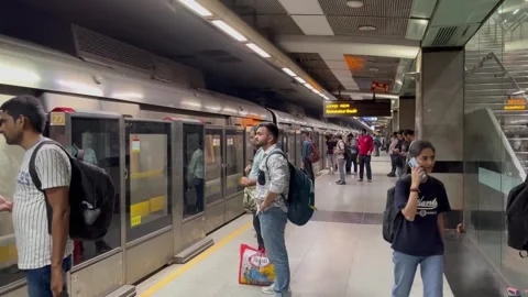Passengers and Train Arriving and Departing from New Delhi Metro Station 스톡 동영상 287975767