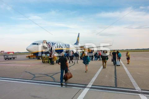 Passengers boarding on the aircraft of low cost airline company Ryanair Stock Photos