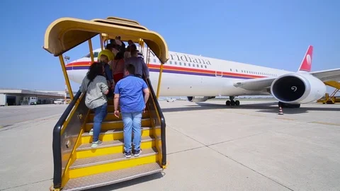 Passengers Boarding 스톡 동영상 84094887
