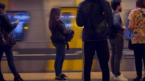 Passengers boards a Subway Train of Buenos Aires Metro 스톡 동영상 95910249