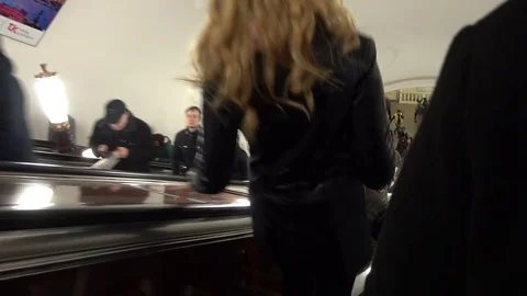Passengers Descend the Escalator in the Metro Видео 75801115