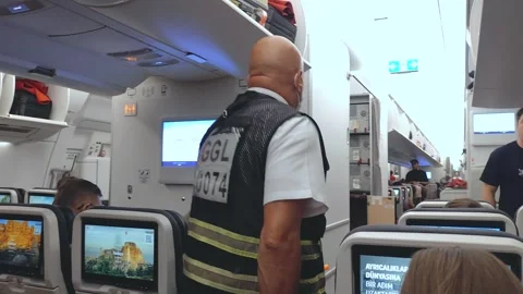 Passengers enjoy comfortable flight in spacious cabin with entertainment options Vídeos de archivo 310071635