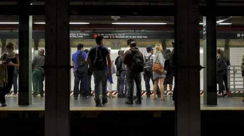 Passengers enter and exit subway train in station of New York City 4k 스톡 동영상 64542257