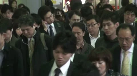 Passengers exit platforms at Tokyo train station, busy crowd, people, business 動画素材 20455654