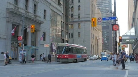 Passengers Getting On Toronto TTC Public Transit Streetcar Traffic Intersection Vídeo Stock 66840563