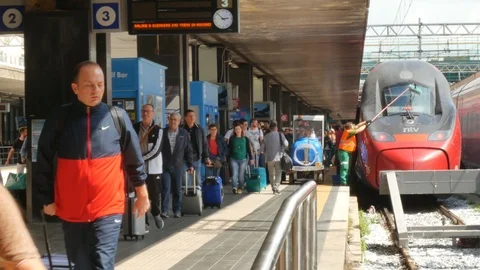 Passengers getting off from train at Termini Railway Station Stock-Footage 91901706