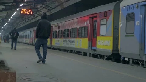 Passengers go to the railway platform to catch the train india Video stock 228197013