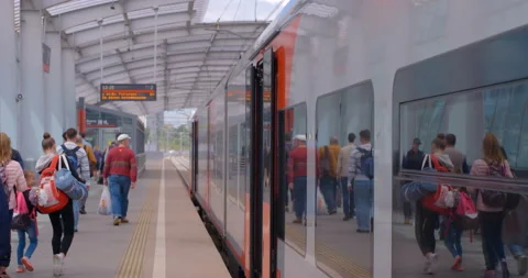 Passengers got out the train and walk along the platform of the metro station Stock Footage 119633297