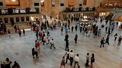 The passengers of Grand Central train station, Manhattan, New York City Stockbeeldmateriaal 55675792
