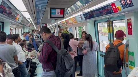 Passengers inside a Dubai metro car. Dubai UAE 6 September 2026. Vidéo 345371370